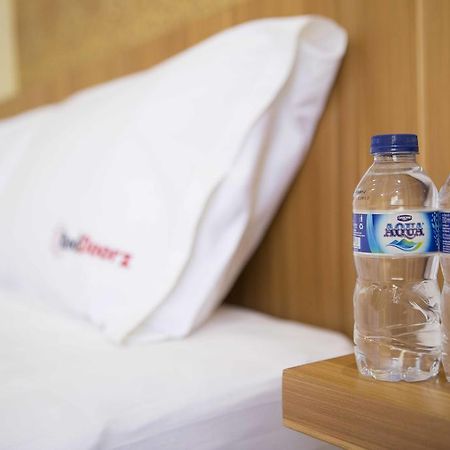 Reddoorz Premium @ Thamrin Kebon Sirih Hotell Jakarta Exteriör bild