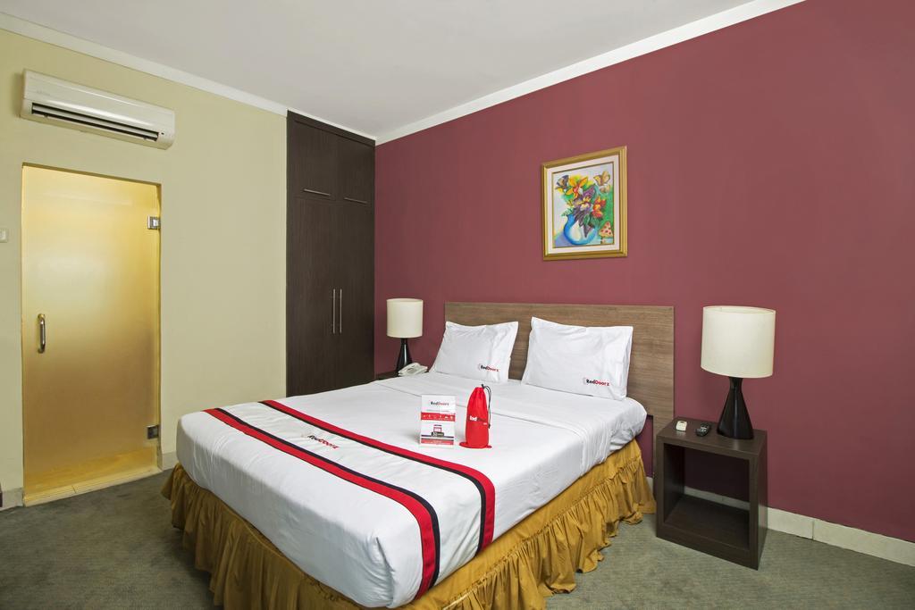 Reddoorz Premium @ Thamrin Kebon Sirih Hotell Jakarta Exteriör bild