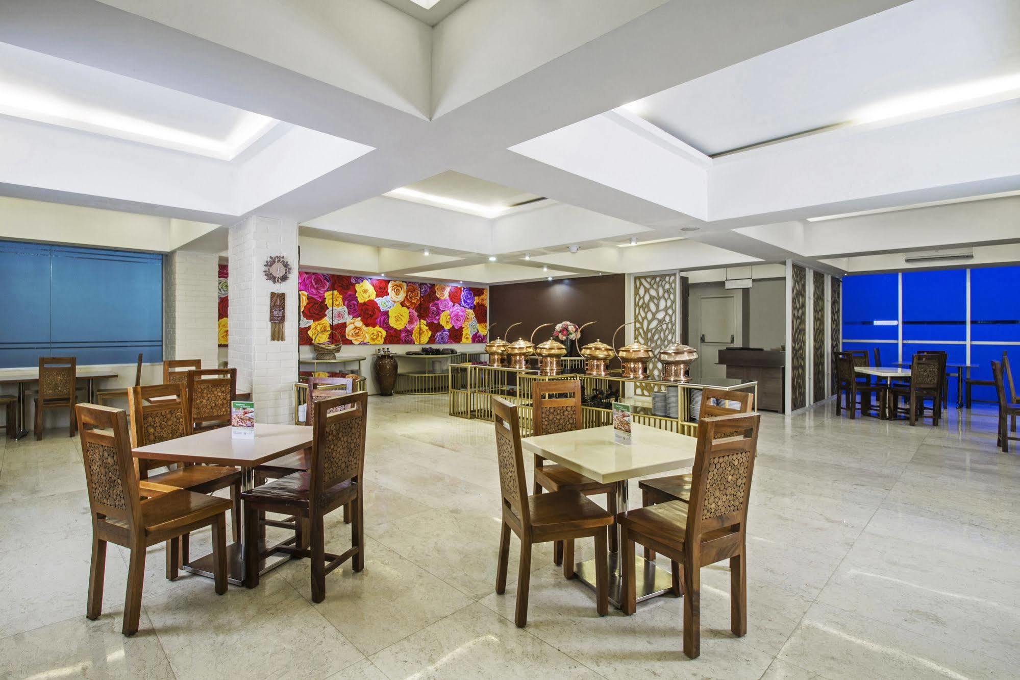Reddoorz Premium @ Thamrin Kebon Sirih Hotell Jakarta Exteriör bild