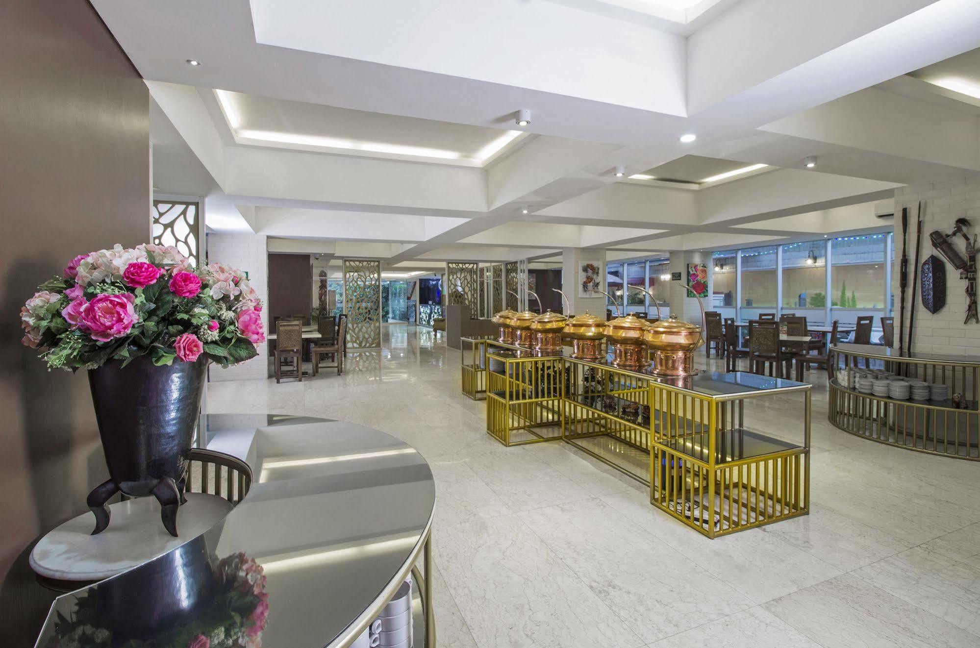Reddoorz Premium @ Thamrin Kebon Sirih Hotell Jakarta Exteriör bild