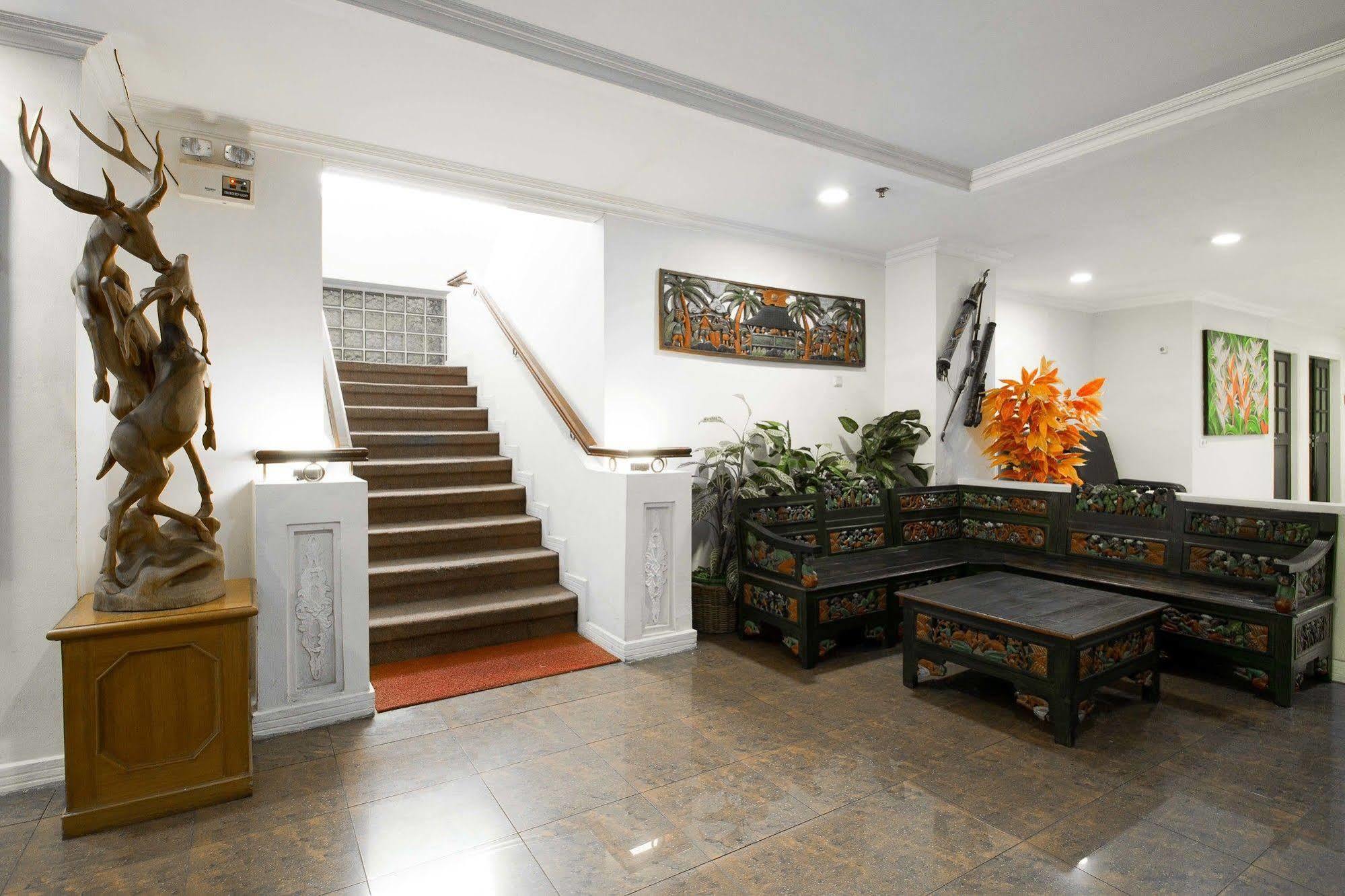 Reddoorz Premium @ Thamrin Kebon Sirih Hotell Jakarta Exteriör bild