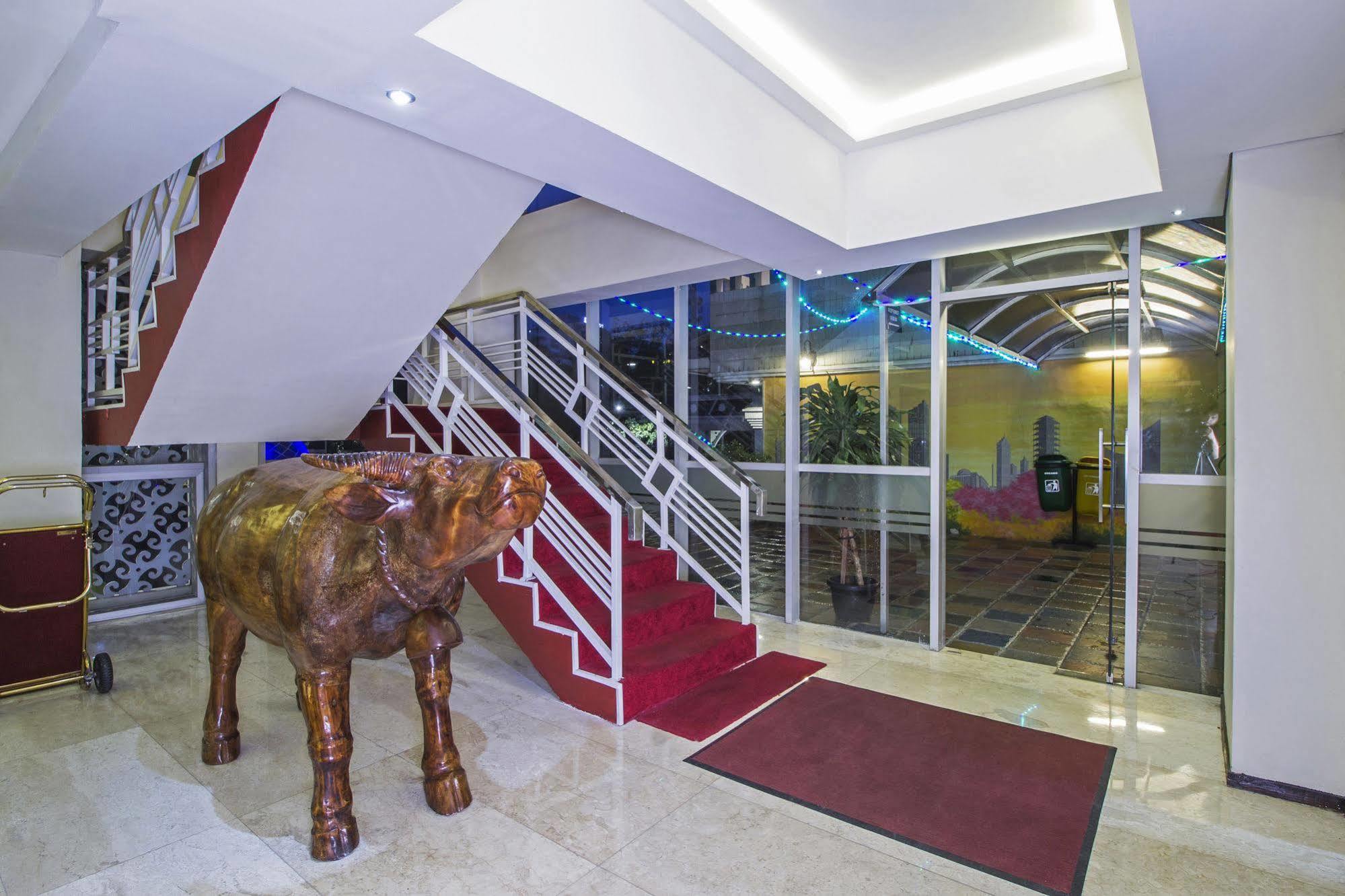 Reddoorz Premium @ Thamrin Kebon Sirih Hotell Jakarta Exteriör bild