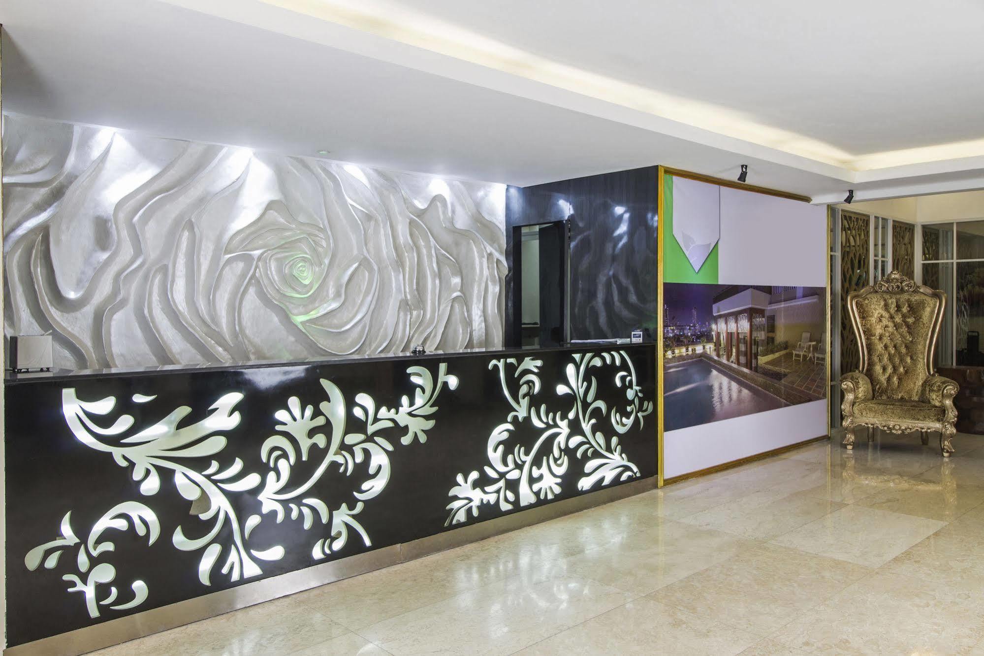 Reddoorz Premium @ Thamrin Kebon Sirih Hotell Jakarta Exteriör bild