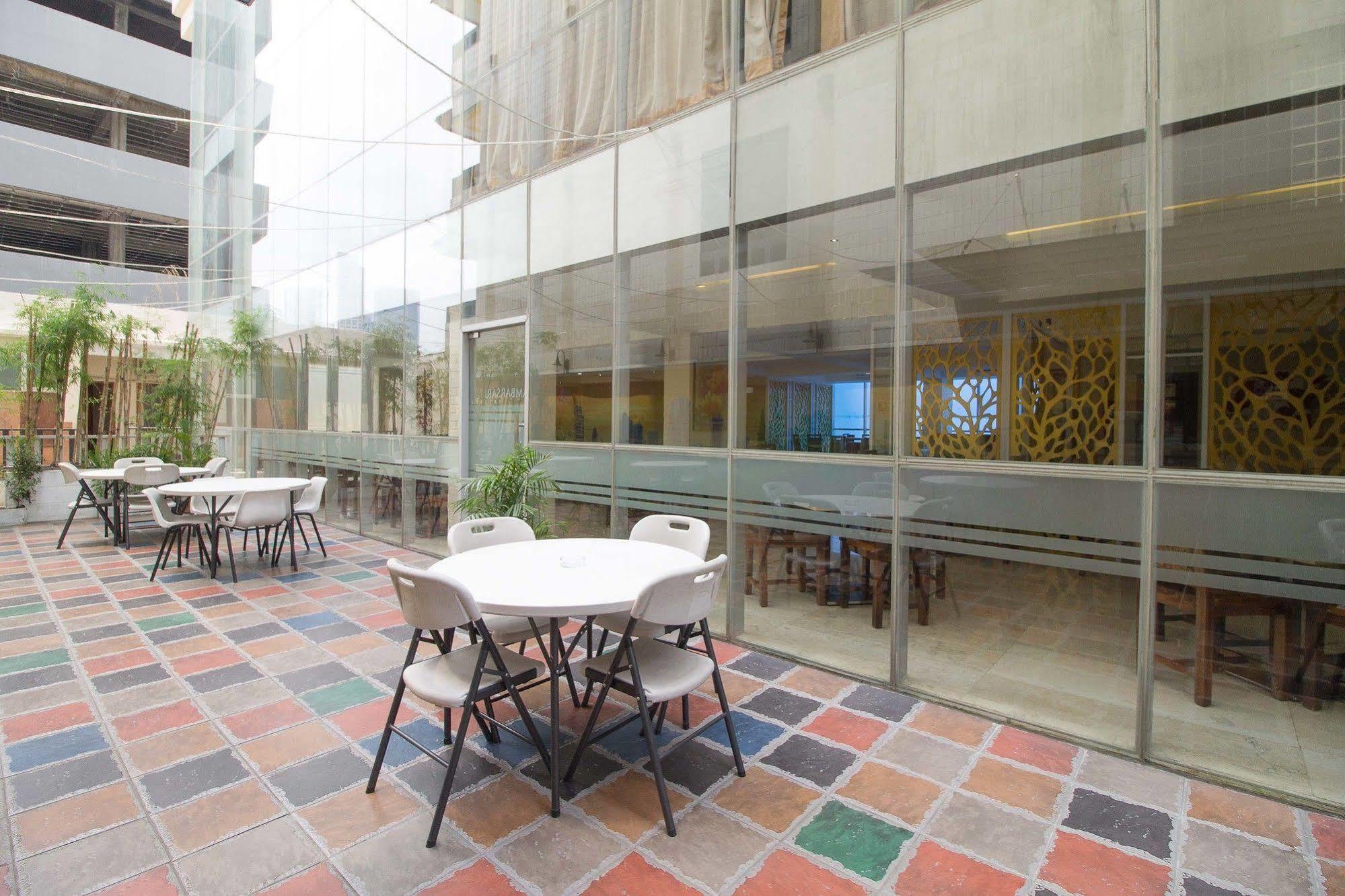 Reddoorz Premium @ Thamrin Kebon Sirih Hotell Jakarta Exteriör bild
