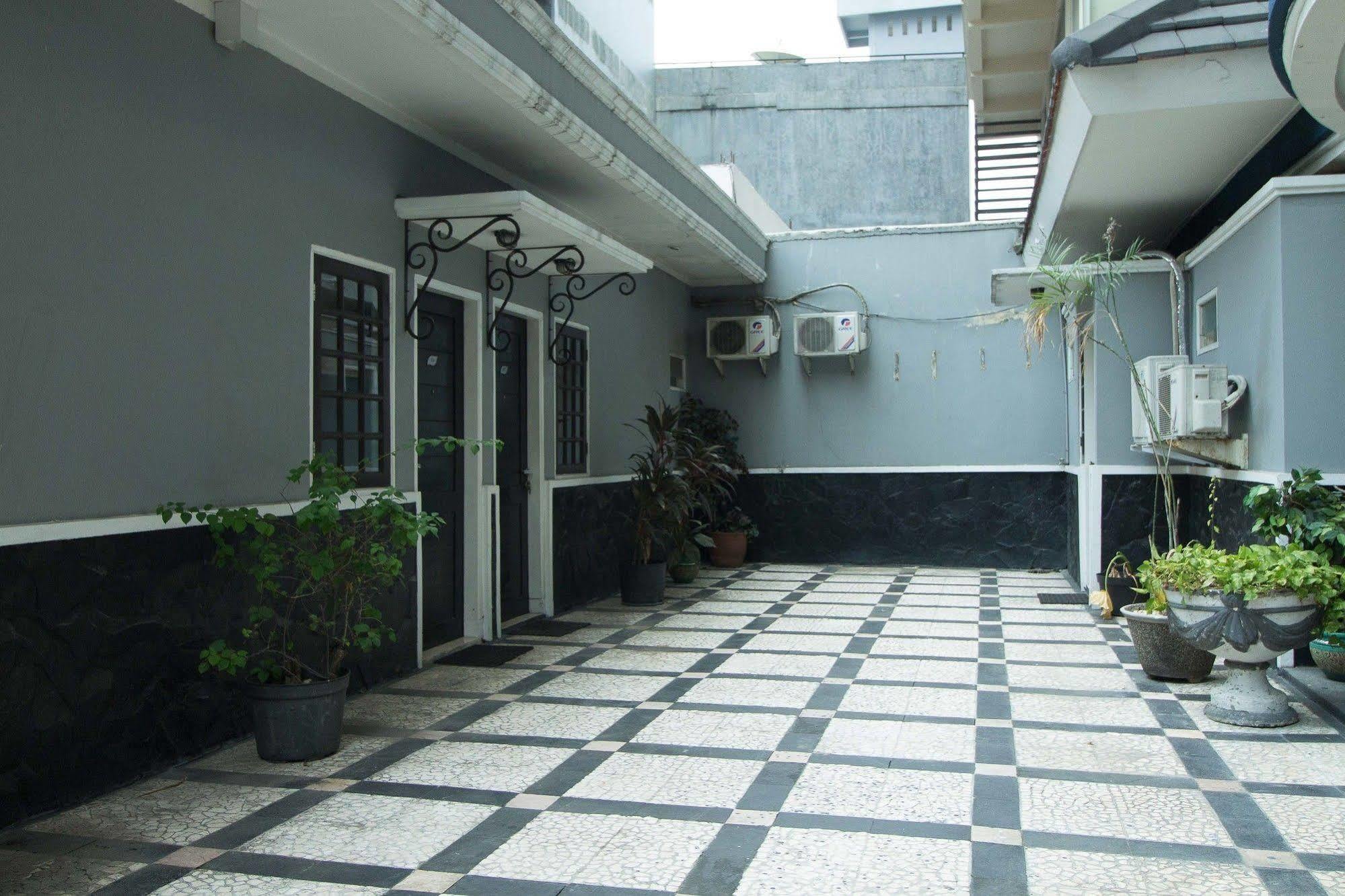 Reddoorz Premium @ Thamrin Kebon Sirih Hotell Jakarta Exteriör bild