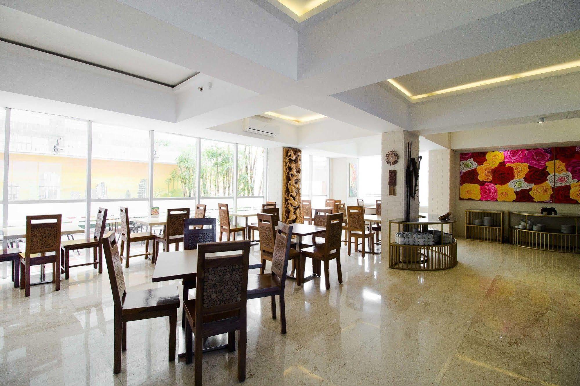 Reddoorz Premium @ Thamrin Kebon Sirih Hotell Jakarta Exteriör bild