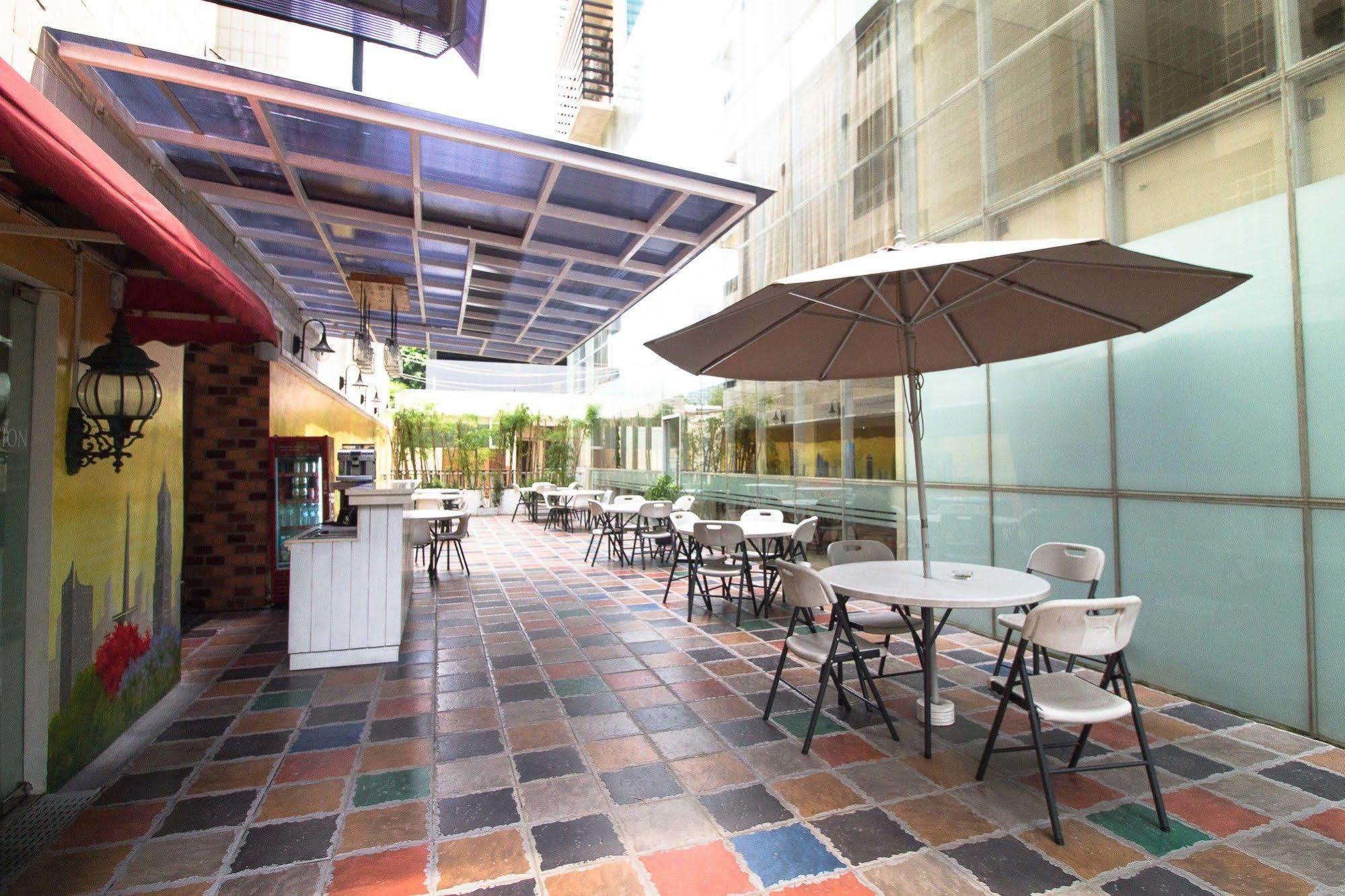 Reddoorz Premium @ Thamrin Kebon Sirih Hotell Jakarta Exteriör bild